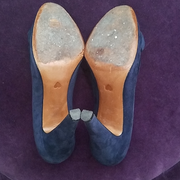 [Moschino] Navy Suede Pumps - Picture 8 of 8